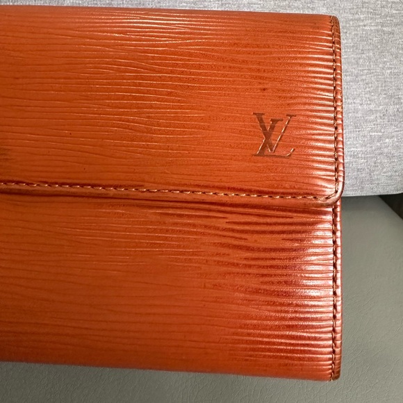 Louis Vuitton Epi Sara Large Wallet, Authentic, Brown - Picture 2 of 14